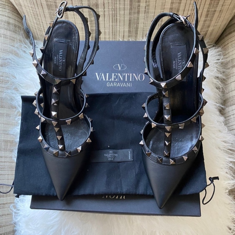 Valentino Rockstud Matte black caged heels. Size EUR 40